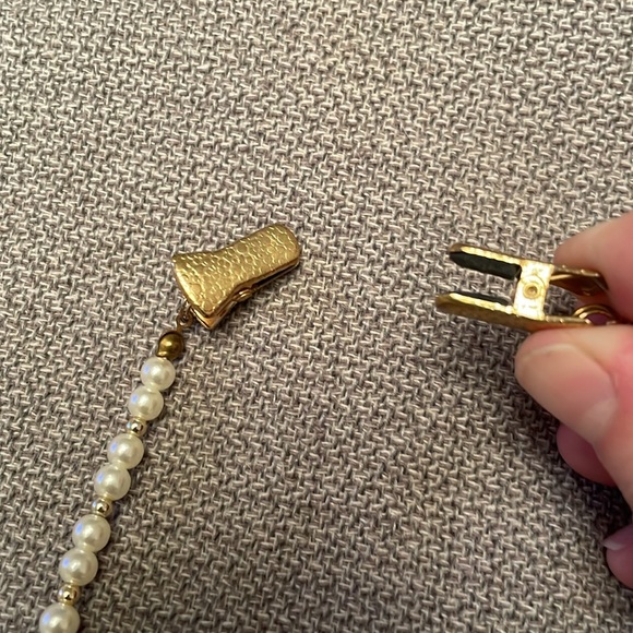 Eyeglass Chain Lanyard Holder Leash Beaded with Faux Pearls & Gold Beads - Picture 4 of 6